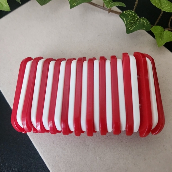 Vintage Wide Acrylic Red and White Stretch Bracelet - Picture 5 of 5